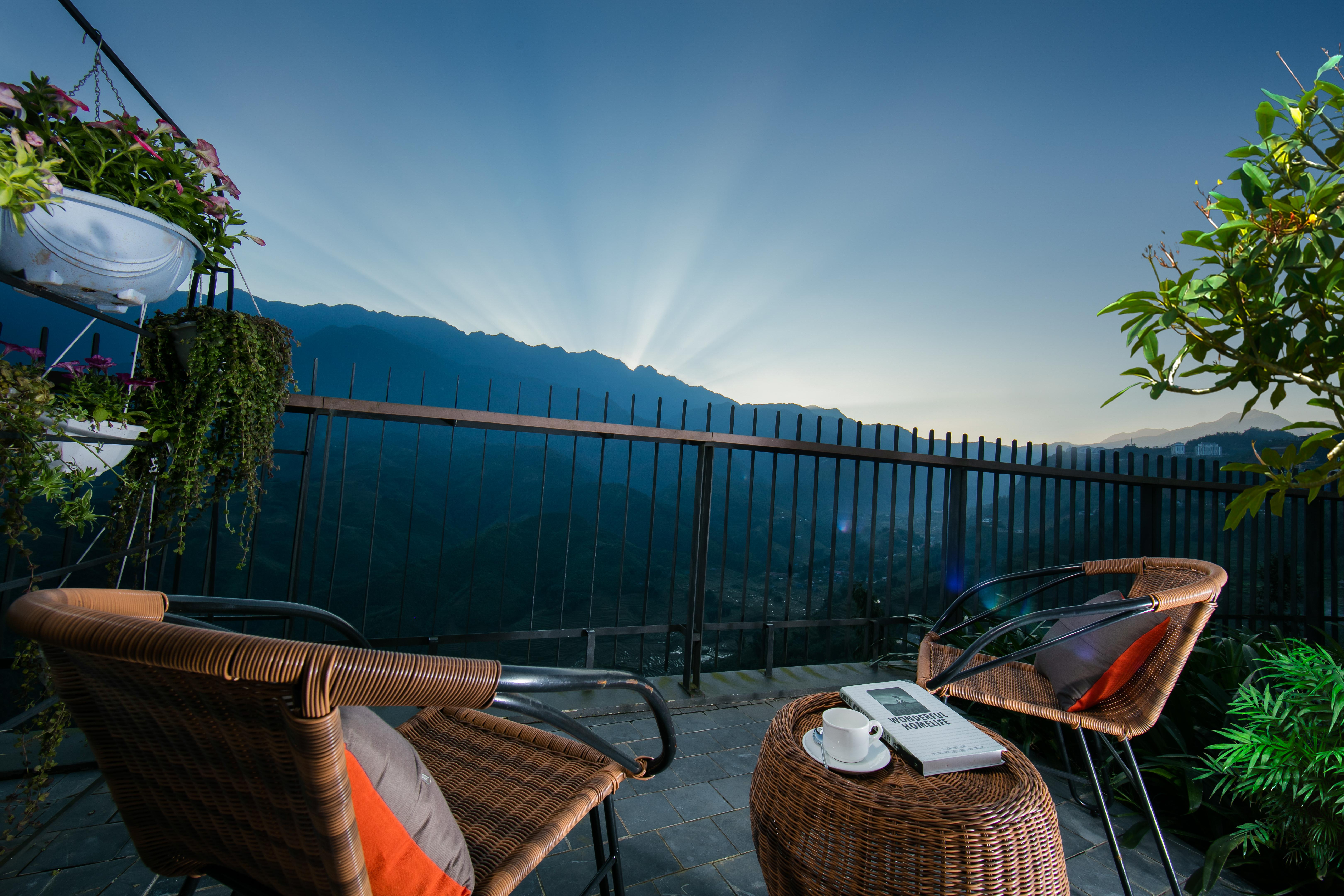 Pao'S Sapa Leisure Hotel Exterior foto View from the balcony of a villa at the resort